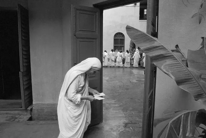 Framed Print : Mother Teresa Praying in Hall Framed Print : Mother Teresa Praying in Hall