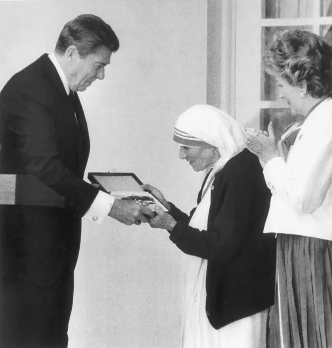 Framed Print : Mother Teresa Receives Medal of Freedom Framed Print : Mother Teresa Receives Medal of Freedom