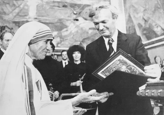 Framed Print : Mother Teresa Receiving Nobel Peace Prize