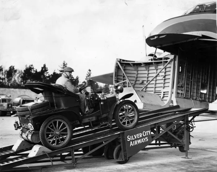 Framed Print : Motor Car. circa 1930: Old motor car being loaded on to Silver City Airways aeroplane Framed Print : Motor Car. circa 1930: Old motor car being loaded on to Silver City Airways aeroplane