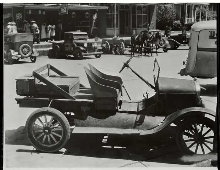 Framed Print : Motor Vehicle on Main Street