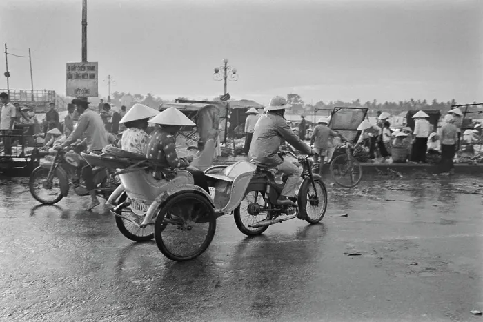 Framed Print : Motorcycle Rickshaw, Saigon Framed Print : Motorcycle Rickshaw, Saigon