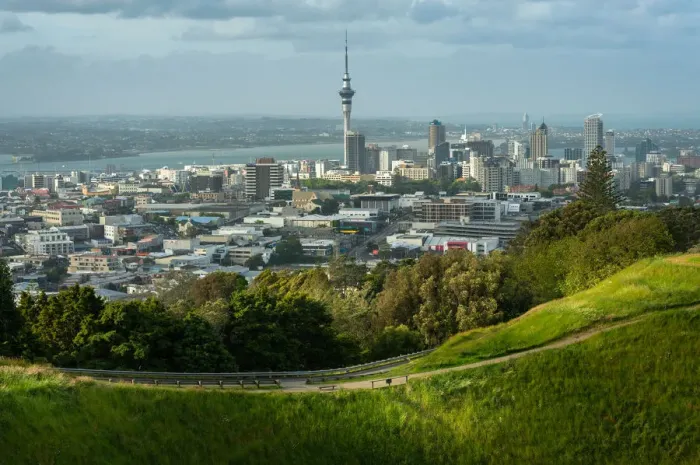 Framed Print : Mount eden and Auckland city, New Zealand Framed Print : Mount eden and Auckland city, New Zealand