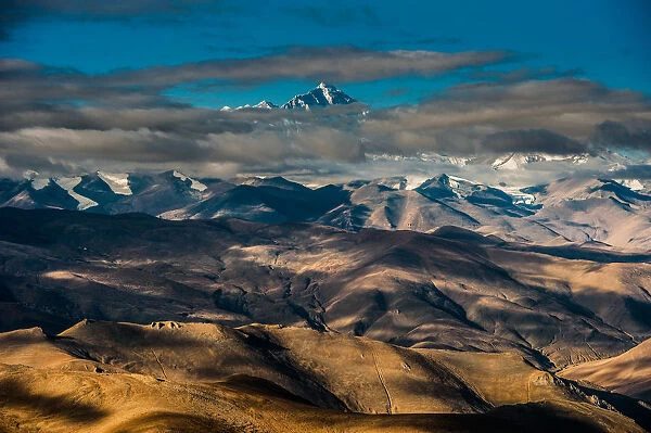 Mount Everest scene fromTibet side