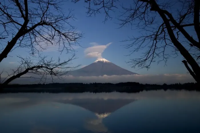 Framed Print : Mount Fuji reflected in Lake Motosu, Fuji-Hakone-Izu National Park, Honshu, Japan Framed Print : Mount Fuji reflected in Lake Motosu, Fuji-Hakone-Izu National Park, Honshu, Japan