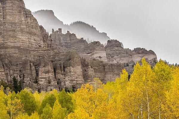 Mountain forests and formations in autumn, Gunnison National Forest, Colorado, USA