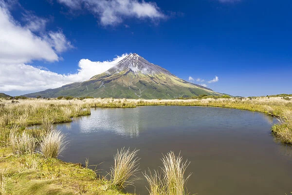 Mountain lake with the Mount Taranaki volcano, Pouakai Range, Egmont National Park, Taranaki Region, New Zealand