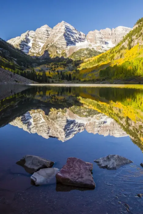 Framed Print : Mountain lake reflections in autumn sunrise, Maroon Bells, Colorado, USA Framed Print : Mountain lake reflections in autumn sunrise, Maroon Bells, Colorado, USA
