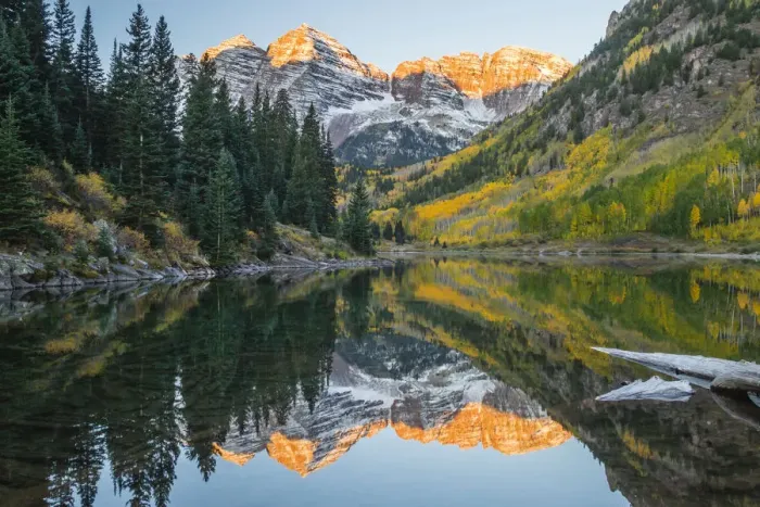Framed Print : Mountain lake reflections in autumn sunrise, Maroon Bells, Colorado, USA Framed Print : Mountain lake reflections in autumn sunrise, Maroon Bells, Colorado, USA