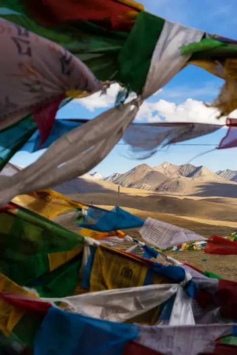 Framed Print : The mountain range and prayer flag, Tibet, China Framed Print : The mountain range and prayer flag, Tibet, China