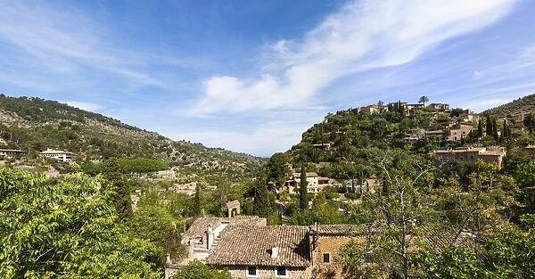 The mountain village of Deia, Serra de Tramuntana, Northwest Coast, Mallorca, Majorca, Balearic Islands, Spain, Europe