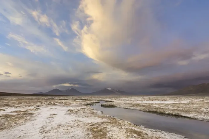 Framed Print : Mountains and clouds in the evening light, at the salt lake Salar de Surire, Putre, Arica y Parinacota Region, Chile Framed Print : Mountains and clouds in the evening light, at the salt lake Salar de Surire, Putre, Arica y Parinacota Region, Chile