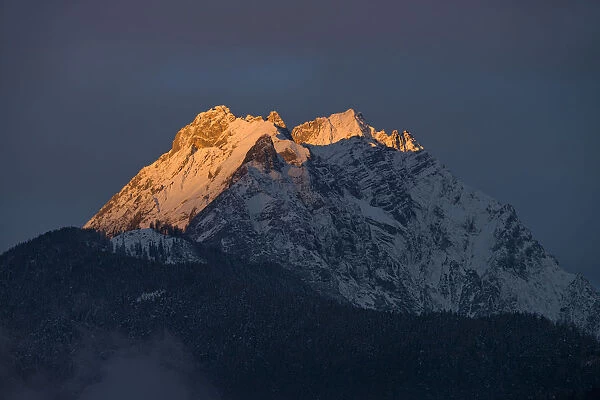 Mountains Kleiner Bettelwurf and Grosser Bettelwurf in the morning light, Karwendel range, Tyrol, Austria