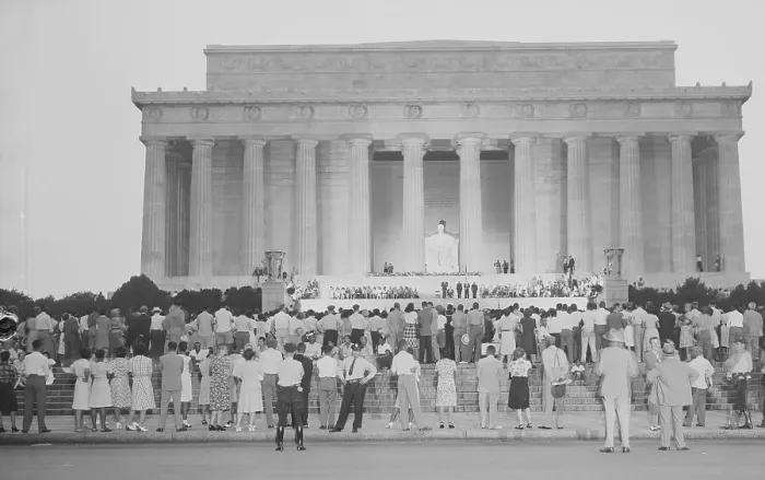 Framed Print : Mourners at Lincoln Memorial During Services Framed Print : Mourners at Lincoln Memorial During Services