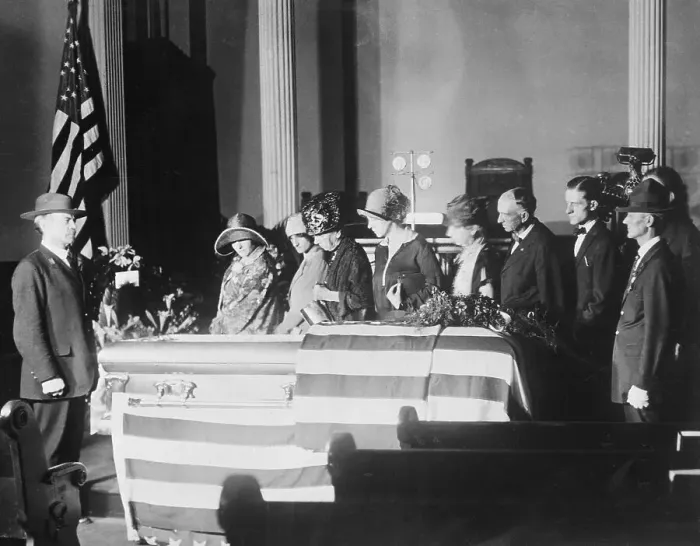 Framed Print : Mourners at Lying-in-State of William Jennings Bryan Framed Print : Mourners at Lying-in-State of William Jennings Bryan