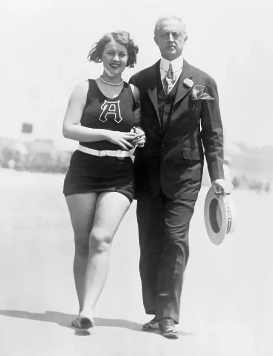 Framed Print : Mr. And Mrs. Browning Taking a Stroll Framed Print : Mr. And Mrs. Browning Taking a Stroll