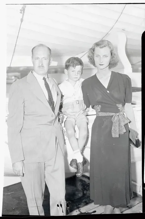 Framed Print : Mr and Mrs Drew Pearson with Son Tyler Abel