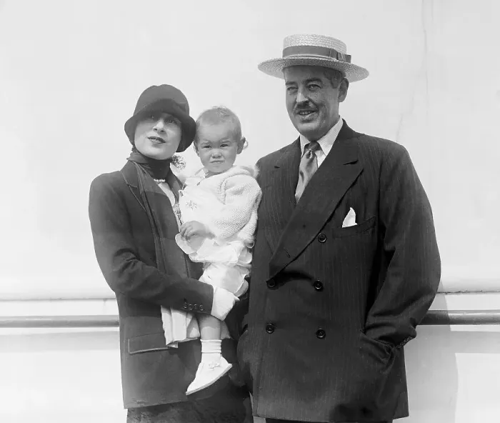 Framed Print : Mr. and Mrs. Reginald Vanderbilt Posing with Their Daughter Framed Print : Mr. and Mrs. Reginald Vanderbilt Posing with Their Daughter