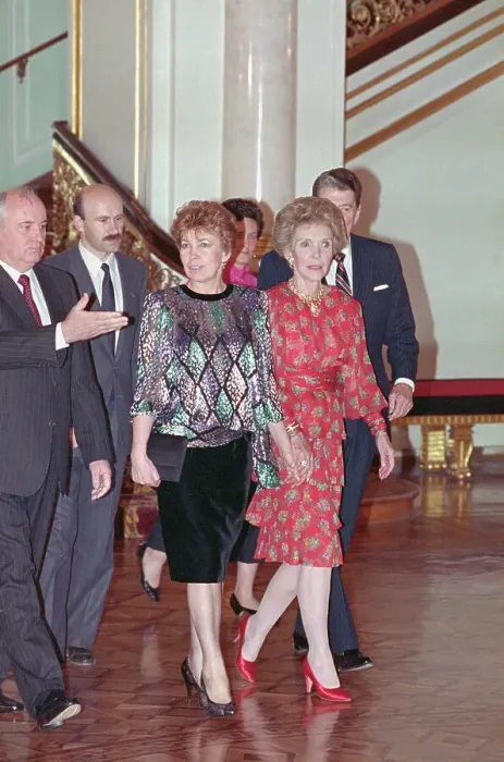 Framed Print : Mr. and Mrs. Ronald Reagan with Mr. and Mrs. Mikhail Gorbachev Framed Print : Mr. and Mrs. Ronald Reagan with Mr. and Mrs. Mikhail Gorbachev