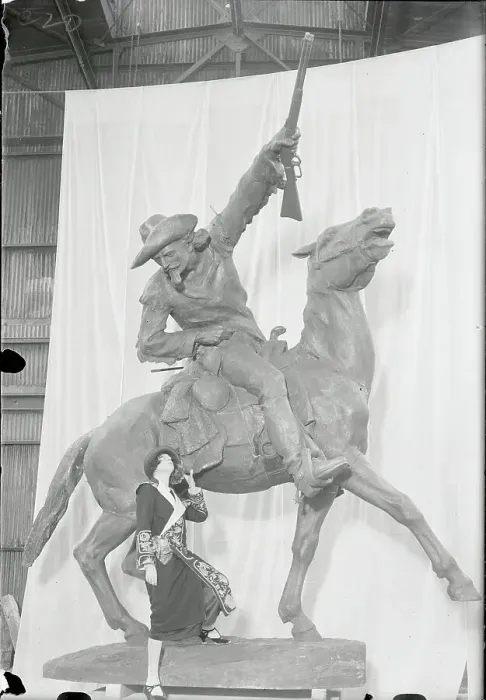 Framed Print : Mrs. Harry Payne Whitney Inspecting a sculpture Framed Print : Mrs. Harry Payne Whitney Inspecting a sculpture