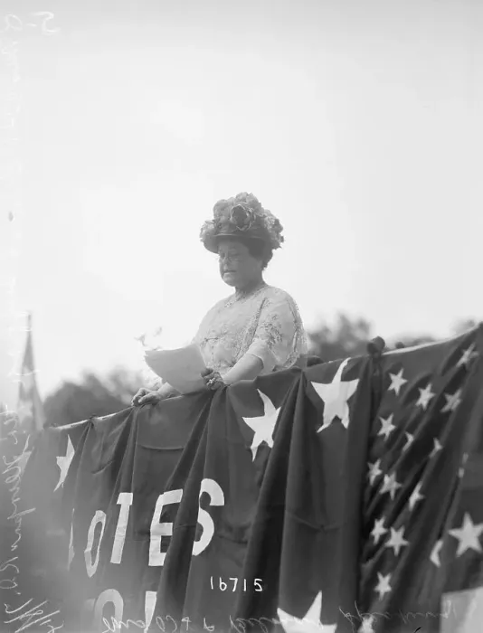 Framed Print : Mrs O.H.P. Belmont Addressing Suffragist at Meeting Framed Print : Mrs O.H.P. Belmont Addressing Suffragist at Meeting