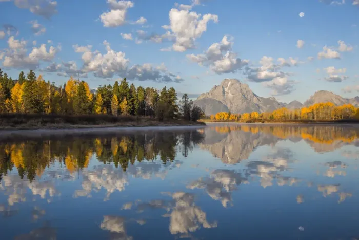 Framed Print : Mt. Moran reflecting in Snake River in autumn, Grand Teton National Park, Wyoming, USA Framed Print : Mt. Moran reflecting in Snake River in autumn, Grand Teton National Park, Wyoming, USA