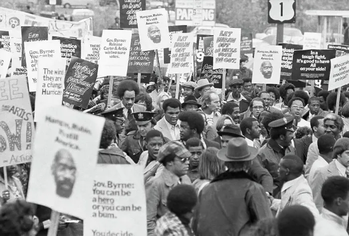 Framed Print : Muhammad Ali in Center of Large Crowd of Protesters Framed Print : Muhammad Ali in Center of Large Crowd of Protesters