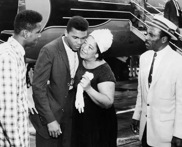 Framed Print : Muhammad Ali with his Family Framed Print : Muhammad Ali with his Family