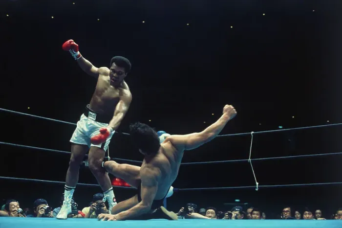Framed Print : Muhammad Ali Fighting Antonio Inoki Framed Print : Muhammad Ali Fighting Antonio Inoki