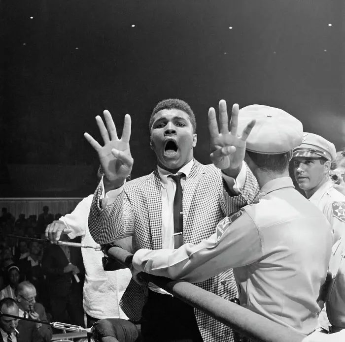 Framed Print : Muhammad Ali Holding Up Eight Fingers Framed Print : Muhammad Ali Holding Up Eight Fingers