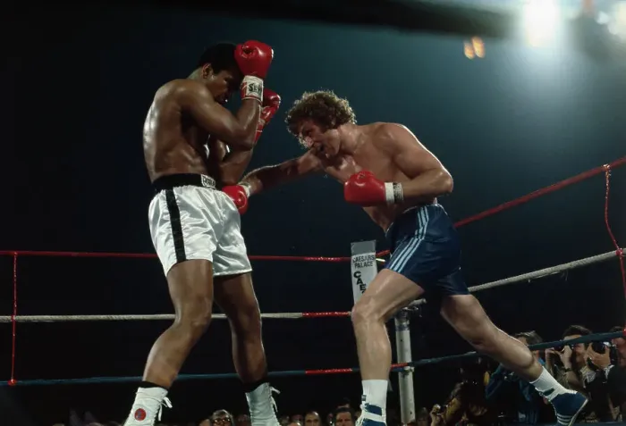 Framed Print : Muhammad Ali and Joe Bugner During Bout Framed Print : Muhammad Ali and Joe Bugner During Bout