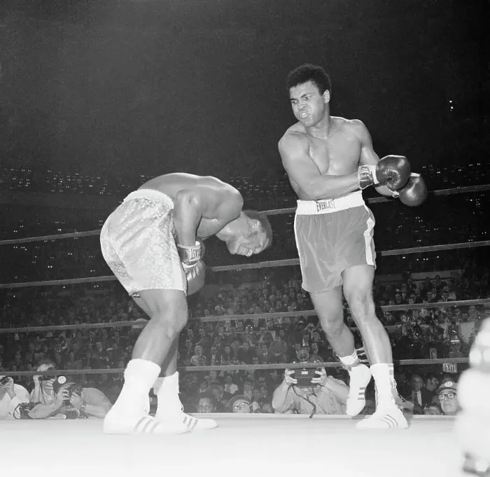 Framed Print : Muhammad Ali and Joe Frazier During Fight Framed Print : Muhammad Ali and Joe Frazier During Fight
