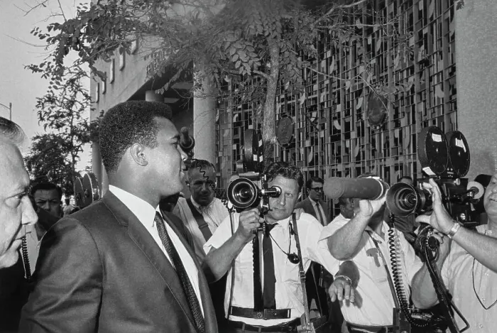 Framed Print : Muhammad Ali With Photographers Framed Print : Muhammad Ali With Photographers