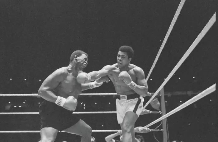 Framed Print : Muhammad Ali Punching Buster Mathis in Head Framed Print : Muhammad Ali Punching Buster Mathis in Head