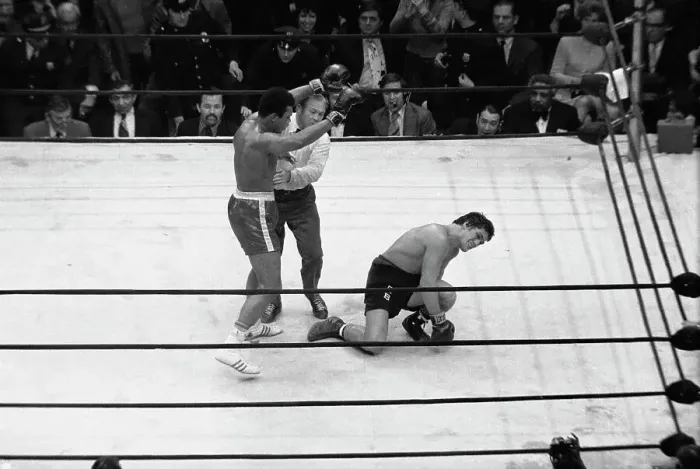 Framed Print : Muhammad Ali in Victory Pose over Oscar Bonavena Framed Print : Muhammad Ali in Victory Pose over Oscar Bonavena