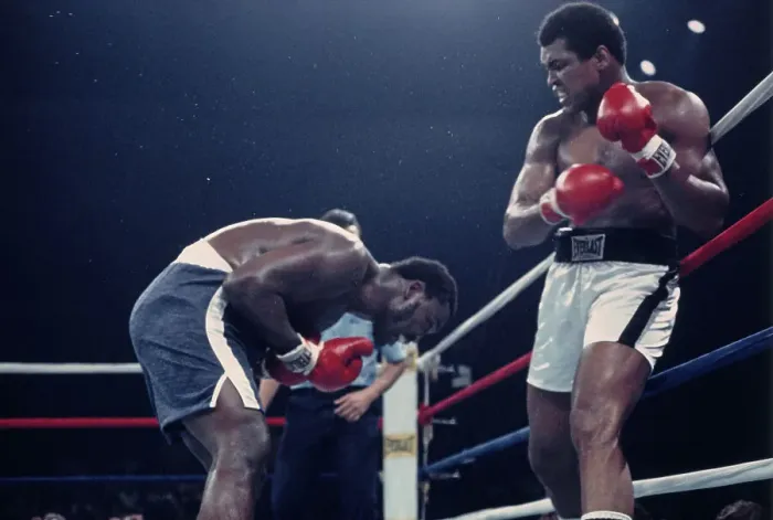 Framed Print : Muhammad Ali Vs Joe Frazier Framed Print : Muhammad Ali Vs Joe Frazier