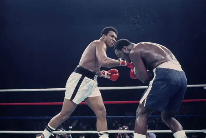 Framed Print : Muhammad Ali Vs Joe Frazier Framed Print : Muhammad Ali Vs Joe Frazier