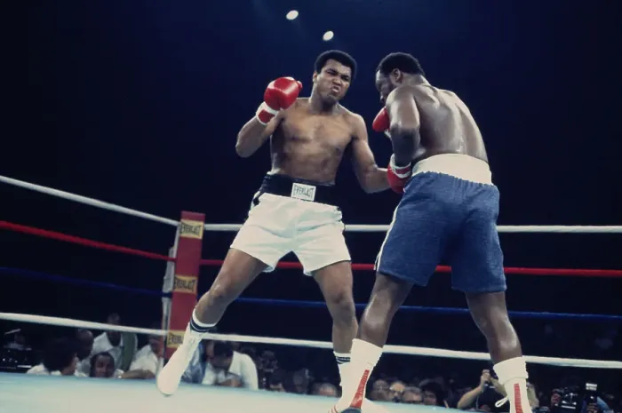 Framed Print : Muhammad Ali Vs Joe Frazier Framed Print : Muhammad Ali Vs Joe Frazier