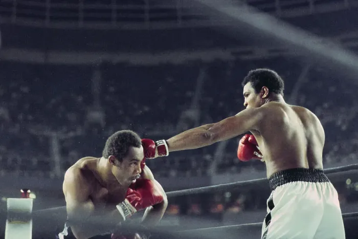 Framed Print : Muhammad Ali Vs Ken Norton, 1976 Framed Print : Muhammad Ali Vs Ken Norton, 1976