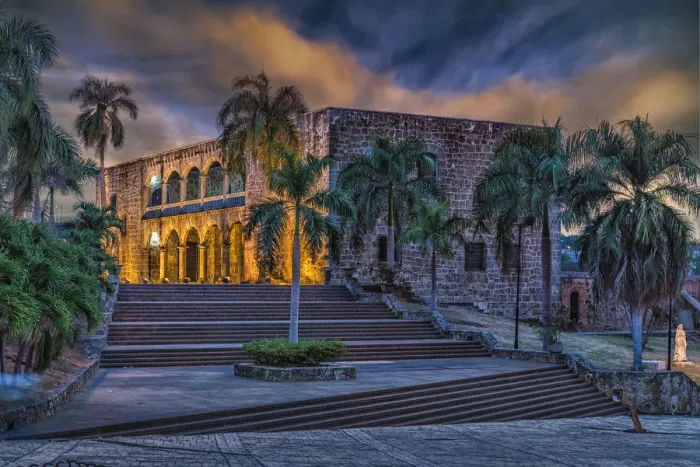 Framed Print : Museo Alcazar de Colon, Plaza Espana, Santo Domingo