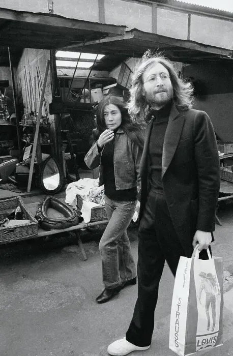Framed Print : Musician John Lennon and Yoko Ono Shopping Framed Print : Musician John Lennon and Yoko Ono Shopping
