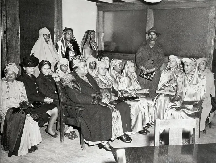 Framed Print : Muslim Women In Federal Court House