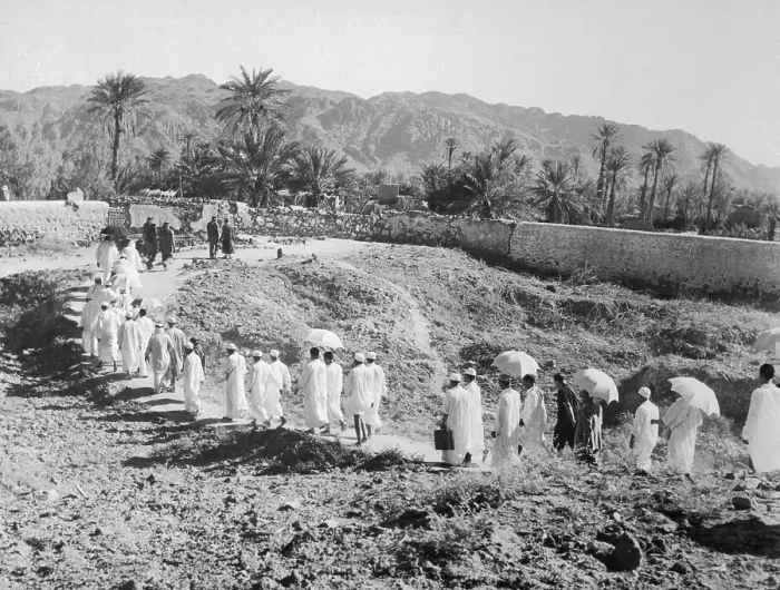 Framed Print : Muslims on Pilgrimage to Mecca Framed Print : Muslims on Pilgrimage to Mecca