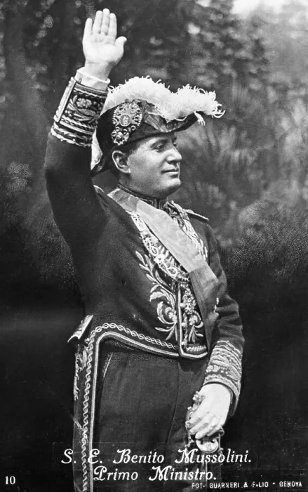 Framed Print : Mussolini Raising His Hand Framed Print : Mussolini Raising His Hand