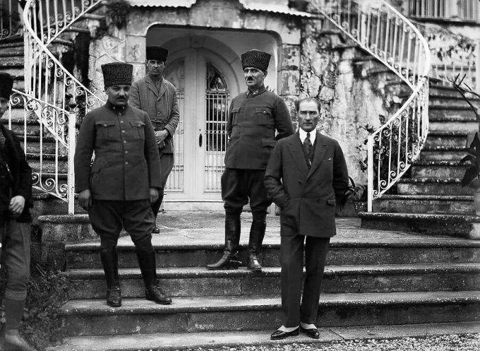 Framed Print : Mustafa Kemal & Officers At Doorway Framed Print : Mustafa Kemal & Officers At Doorway