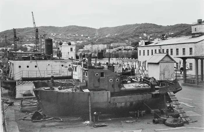 Framed Print : Nakhodka Harbour Framed Print : Nakhodka Harbour