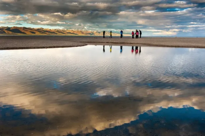 Framed Print : Lake. Namtso lake near men