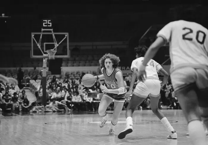 Framed Print : Nancy Lieberman Playing the Basketball on Court Framed Print : Nancy Lieberman Playing the Basketball on Court