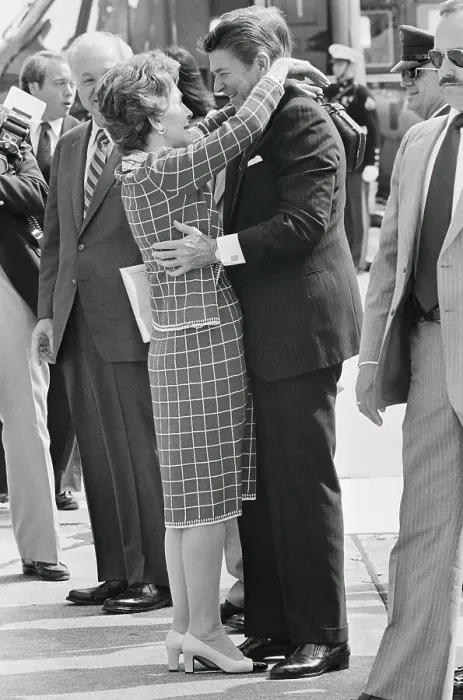 Framed Print : Nancy Reagan Hugging President Reagan Framed Print : Nancy Reagan Hugging President Reagan