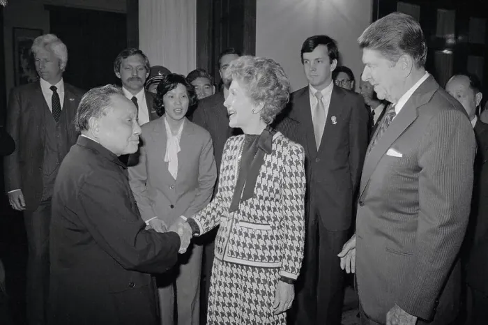 Framed Print : Nancy Reagan Shaking Hands with Deng Xiaoping Framed Print : Nancy Reagan Shaking Hands with Deng Xiaoping